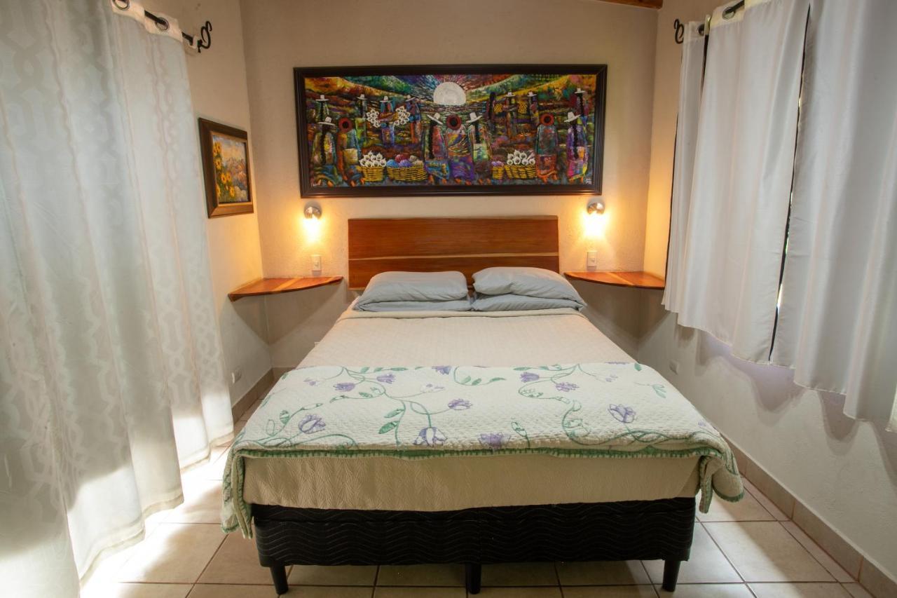 Lake Front Retreat At Los Elementos Santa Cruz La Laguna Exterior foto